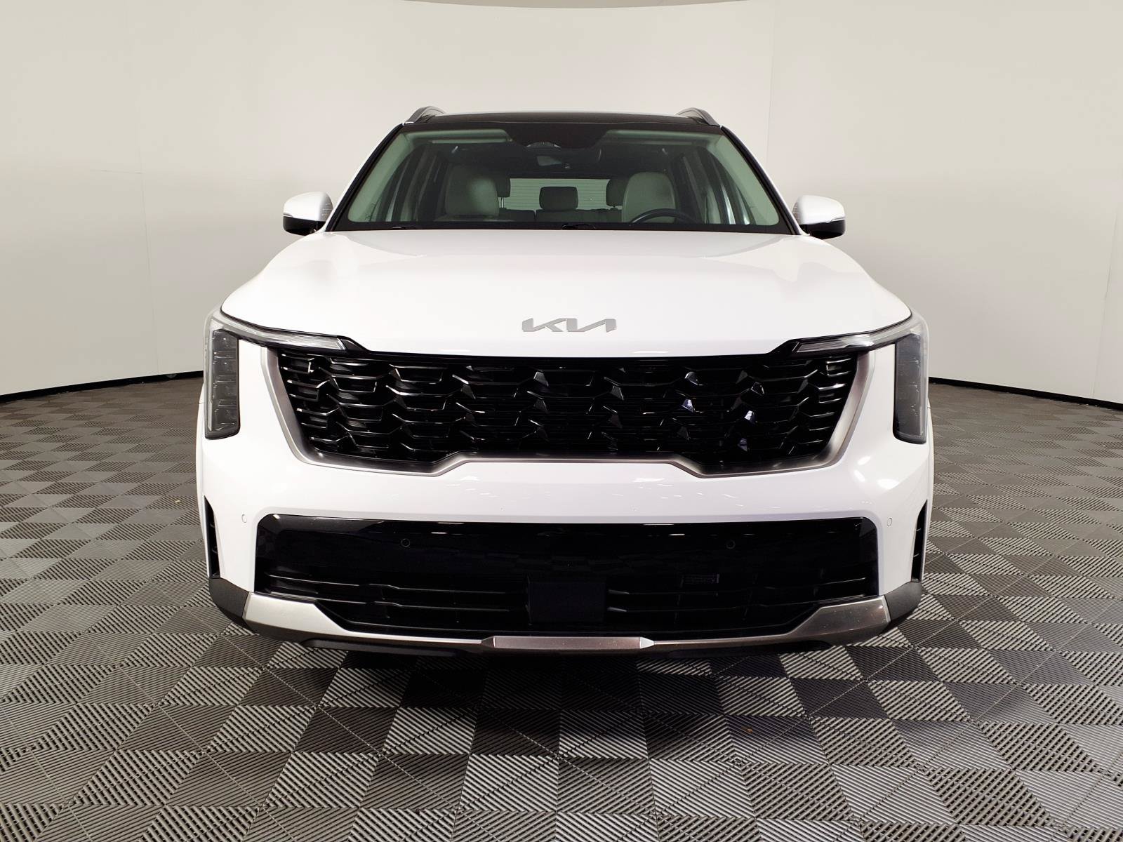 Used 2025 Glacial White Pearl Kia S image 2