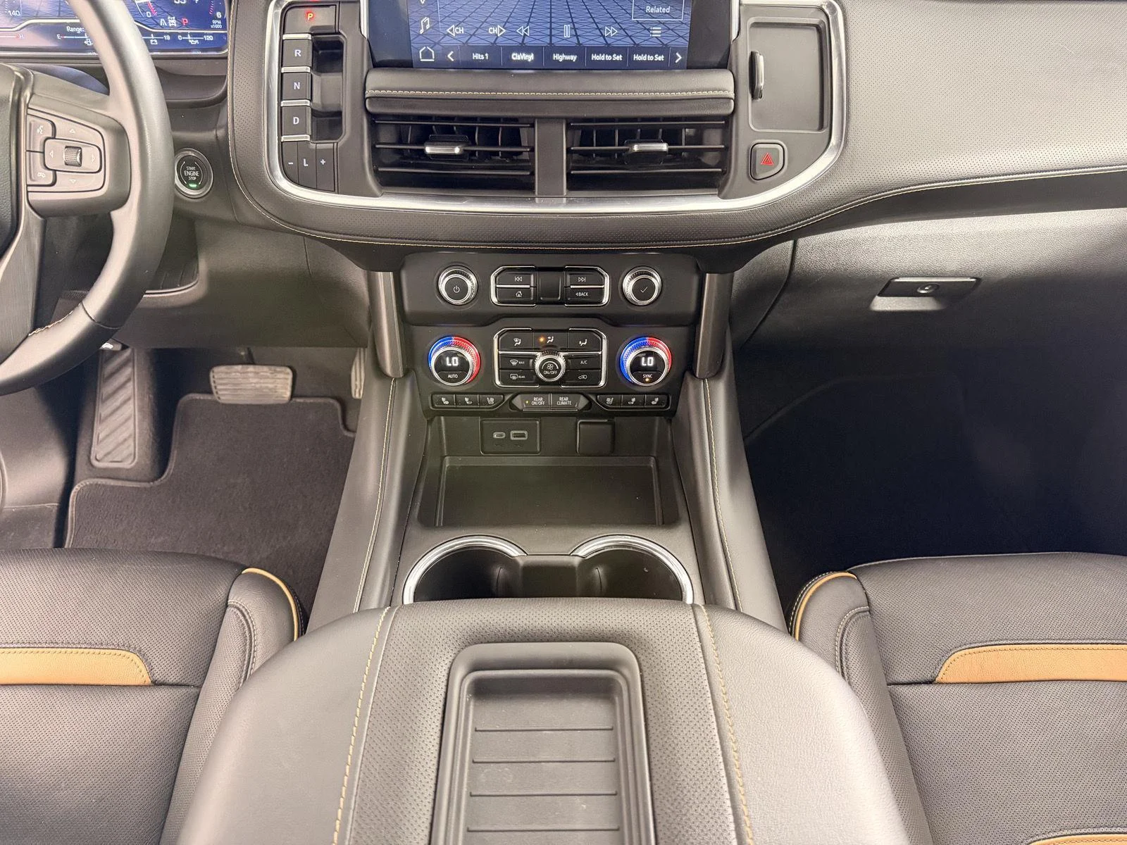 Used 2023 White Frost Tricoat GMC AT4 image 33