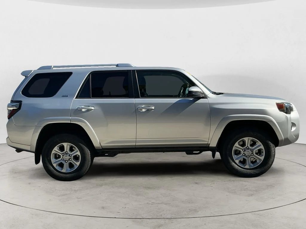Used 2015 Silver Toyota SR5 image 4