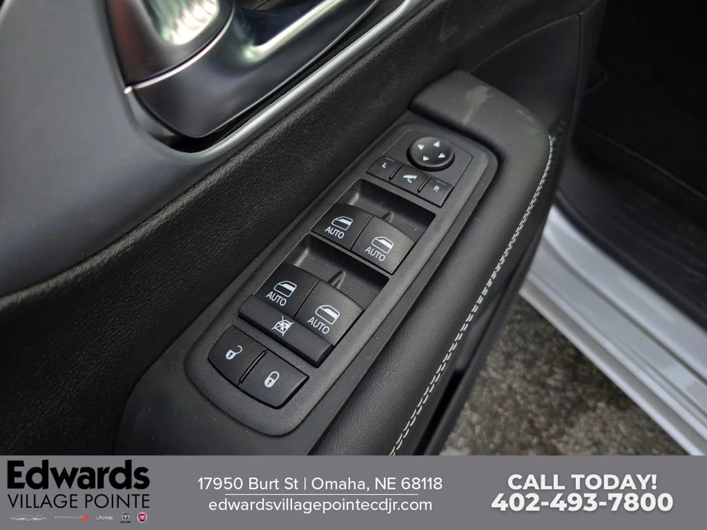 2026 Chrysler Pacifica Limited - Photo 10