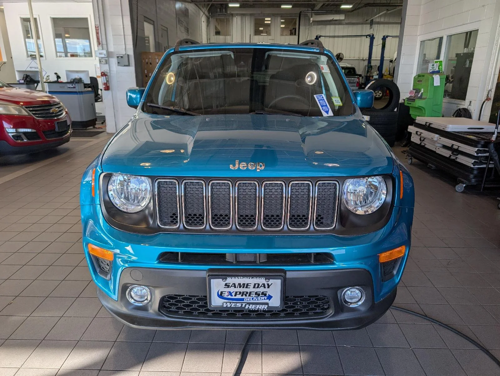 Used 2021 Bikini Metallic Clearcoat Jeep Latitude image 2