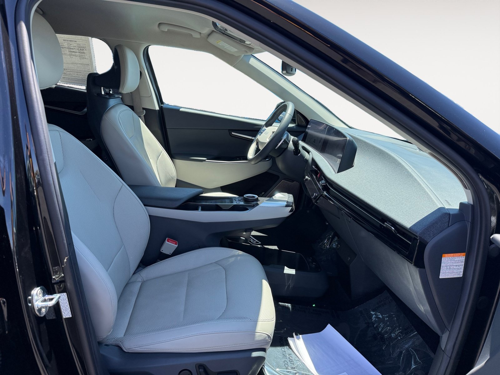 Used 2022 Aurora Black Kia Wind image 19