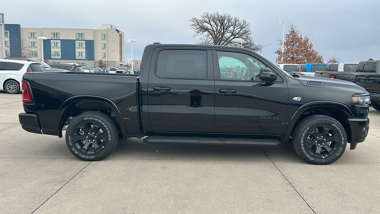New 2026 Diamond Black Crystal Pearl-Coat Exterior Paint RAM Big Horn/Lone Star image 2
