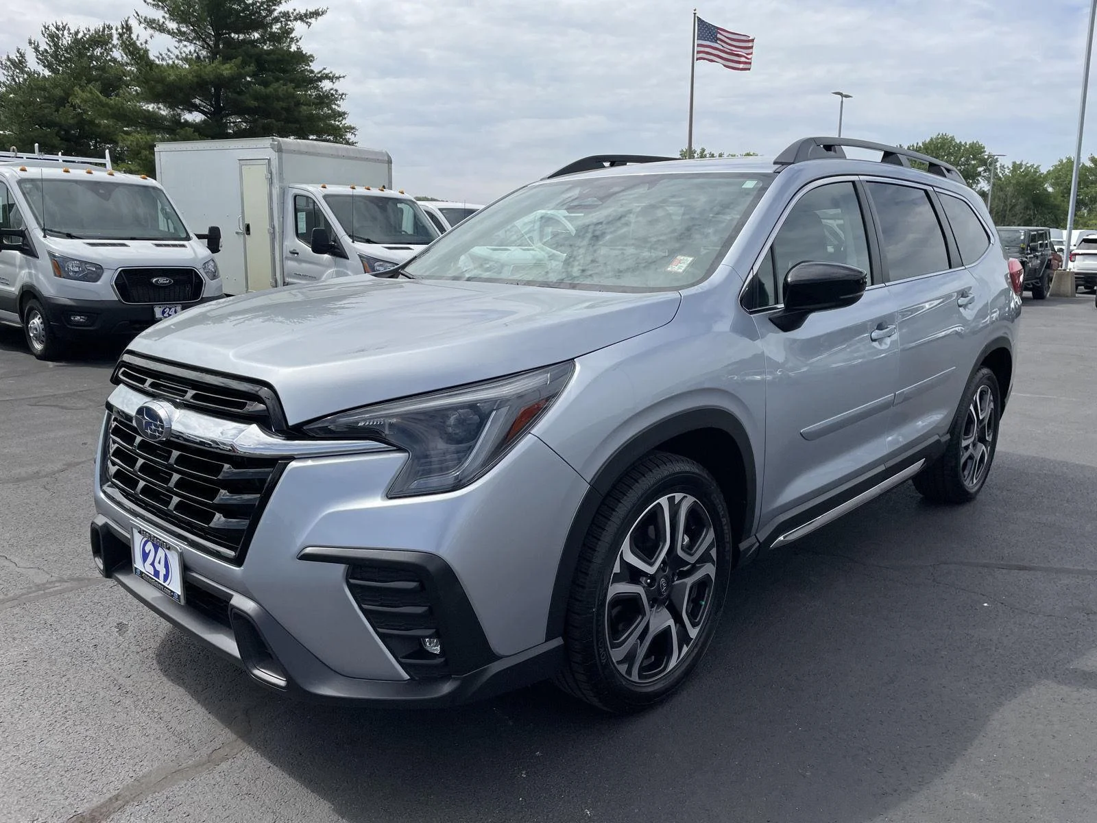 Used 2024 Ice Silver Metallic Subaru Limited image 2