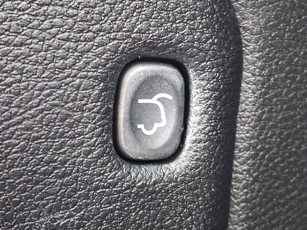 Used 2022 White Jeep Limited image 29