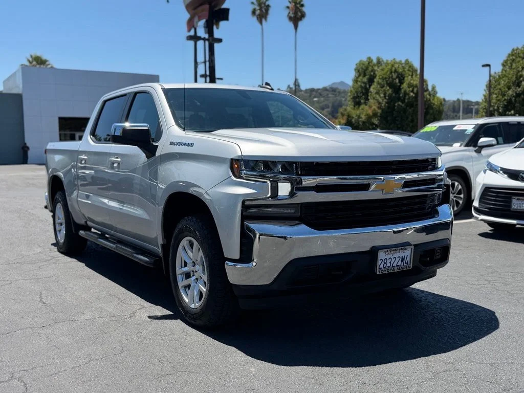 Used 2022 Silver Chevrolet LT image 2