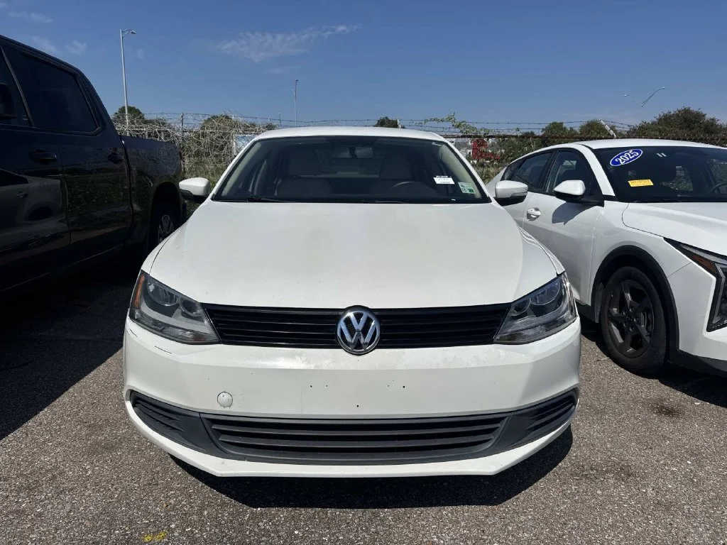 Used 2012 White Volkswagen 2.5L SE image 3