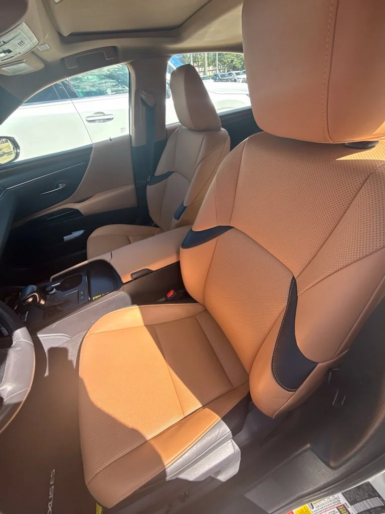 Certified Used 2025 EMINENT WHITE PEARL Lexus 300h image 4