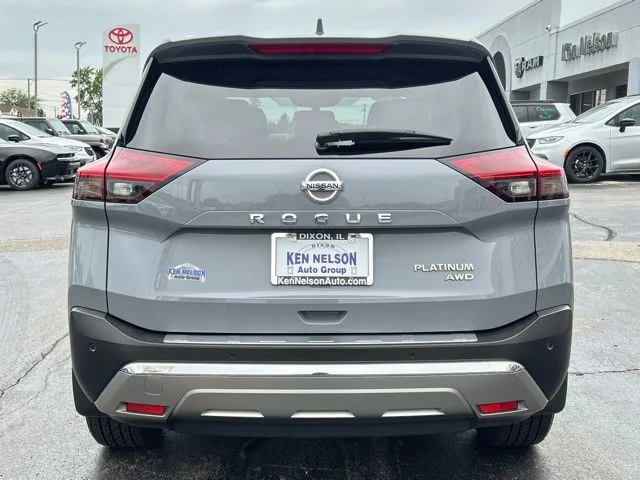 Used 2021 Gray Nissan Platinum image 4