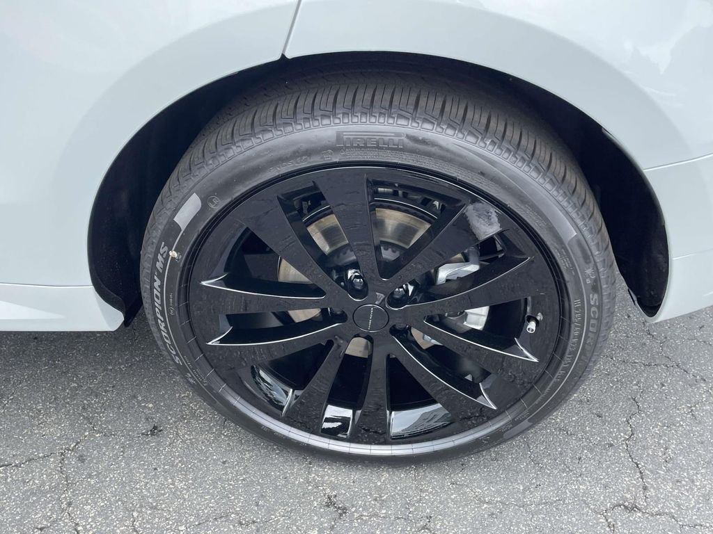 New 2026 Fuji White Land Rover Dynamic SE image 9