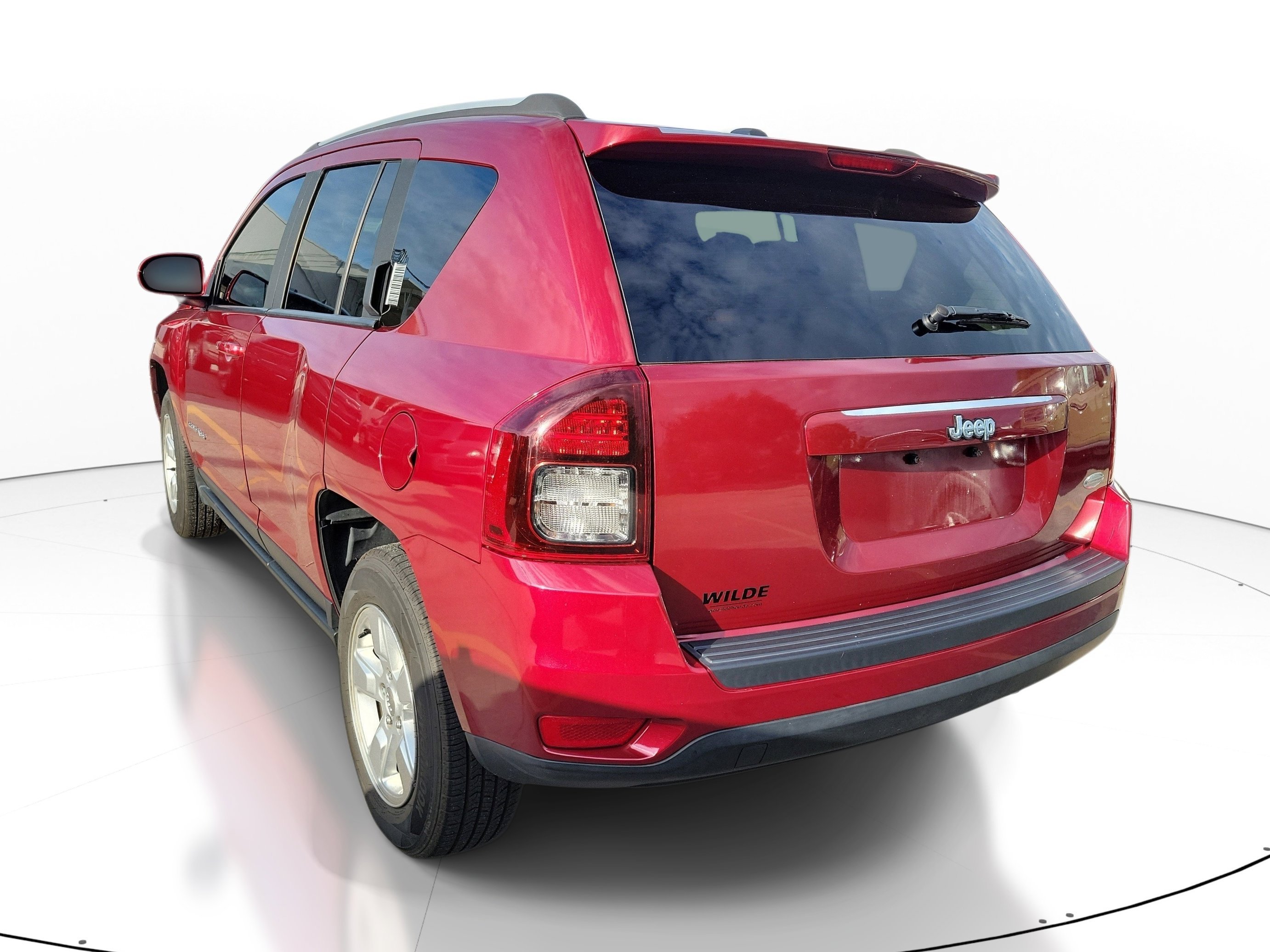 Used 2016 Deep Cherry Red Crystal Pearlcoat Jeep Latitude image 3