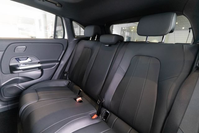 New 2026 Polar White Mercedes-Benz GLA 250 image 32