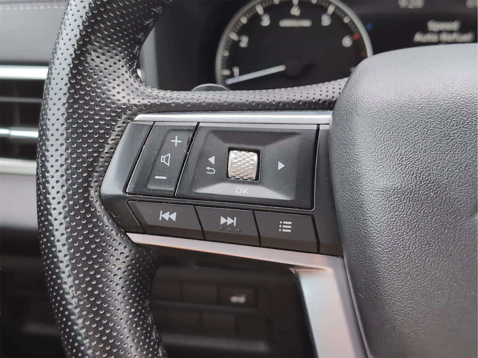 Used 2022 White Diamond Mitsubishi Black Edition image 22