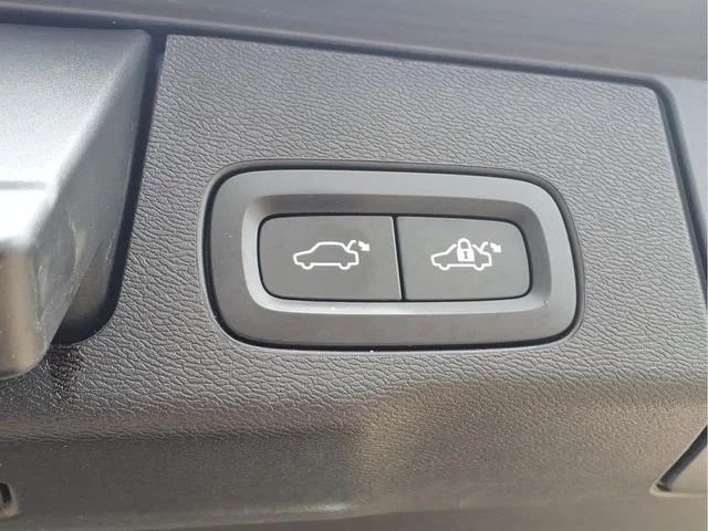 Used 2022  Volvo Momentum image 29