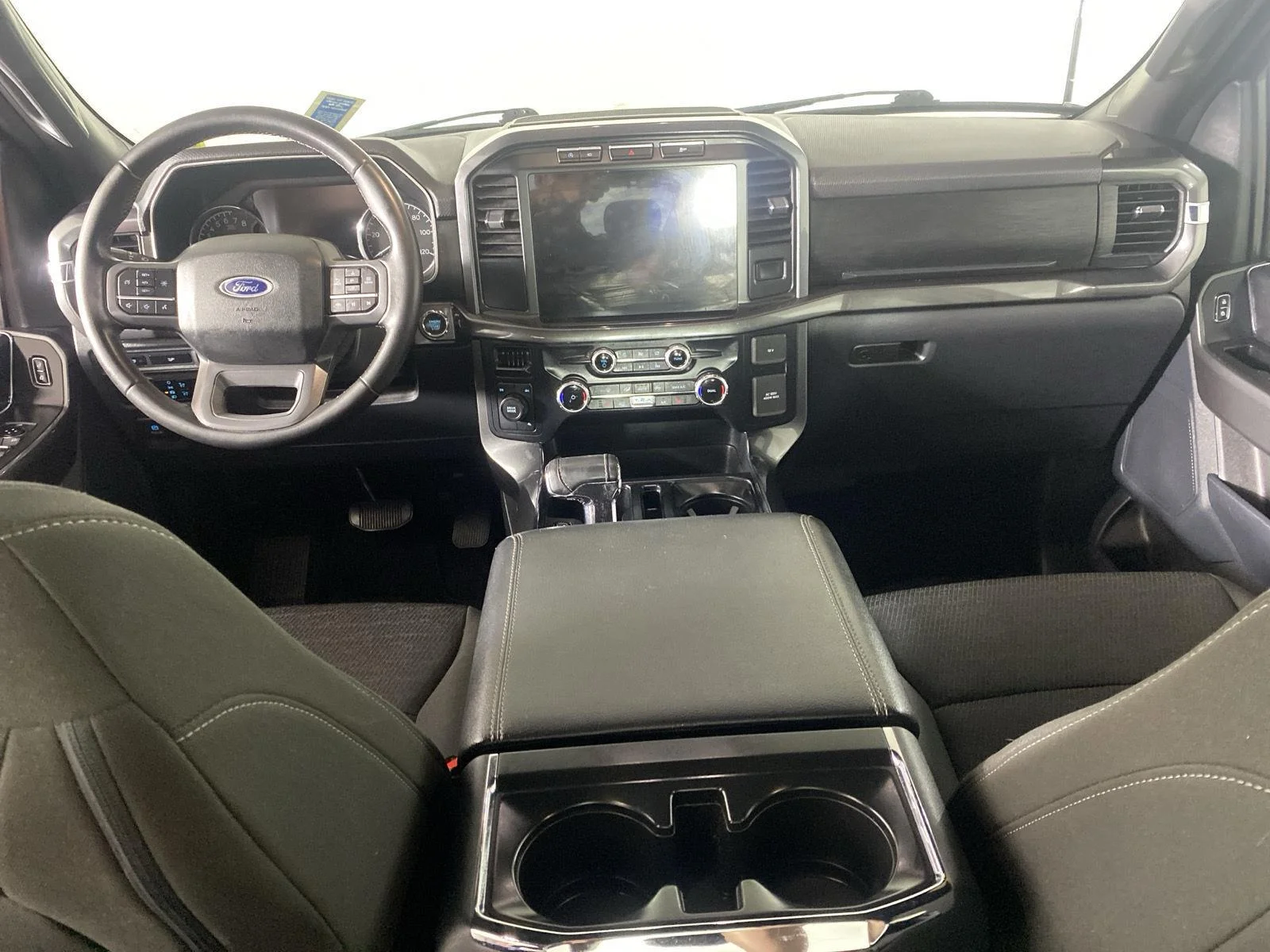Used 2023 Hot Pepper Red Tinted Clearcoat Ford XLT image 2