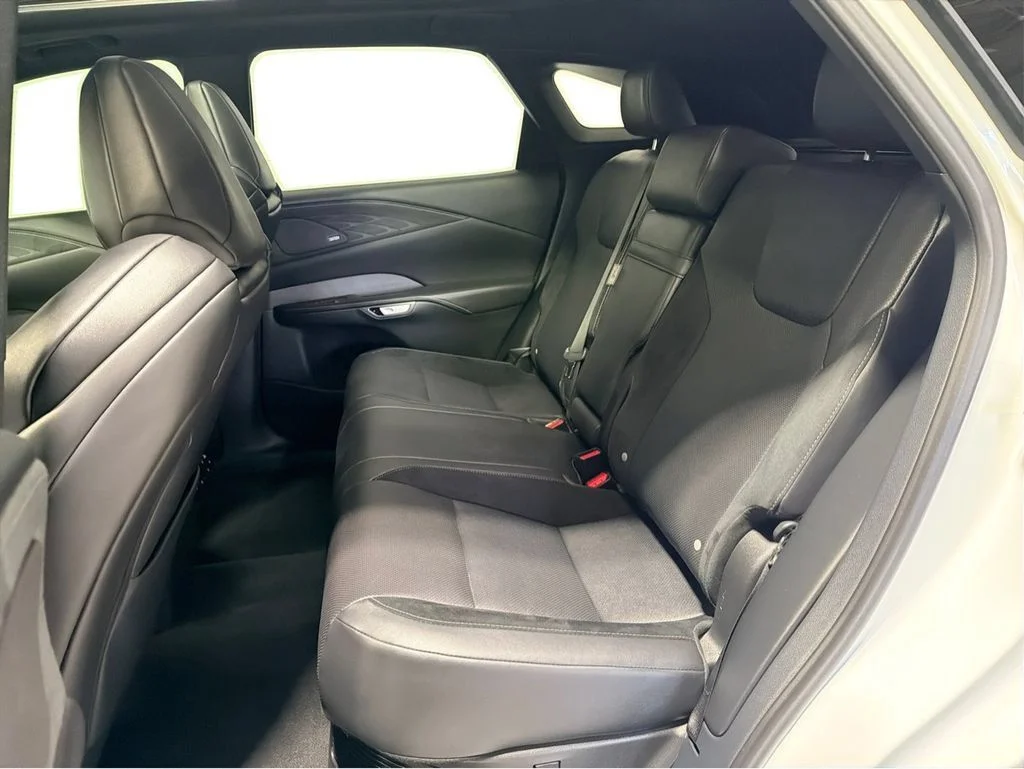 Used 2023 White Lexus 500h F SPORT Performance image 10