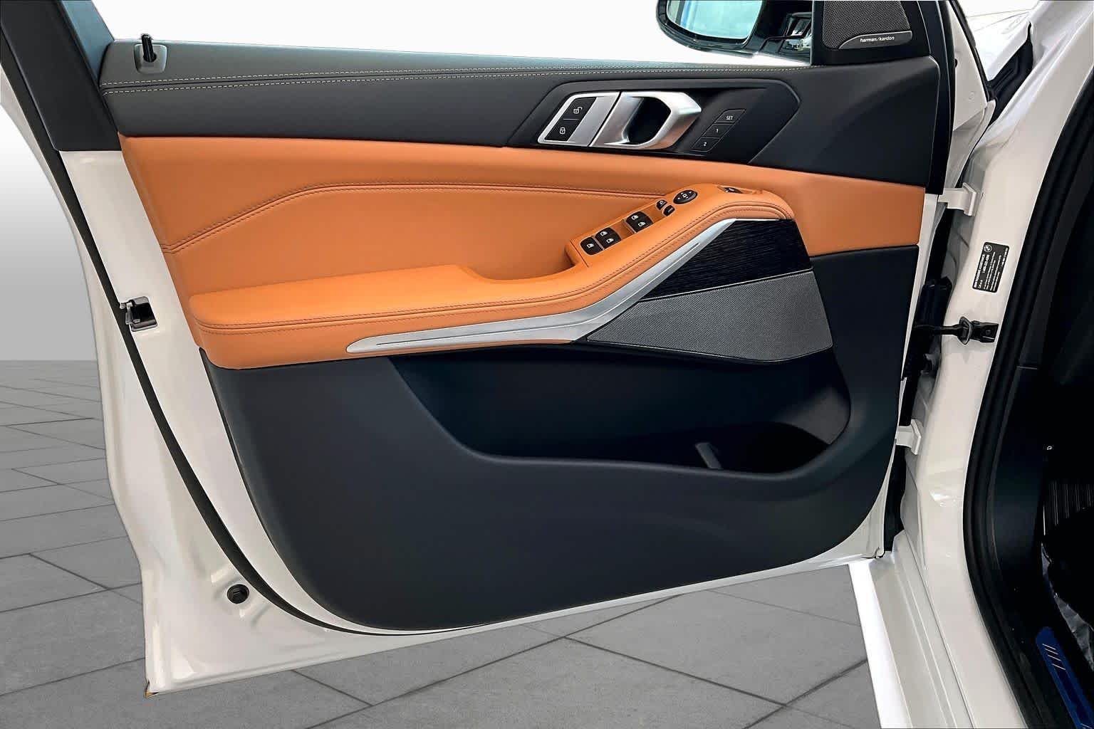 New 2026 Mineral White Metallic BMW sDrive40i image 10