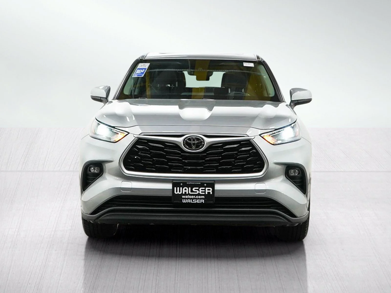 Used 2021 Silver Toyota 4D WAGON XLE AWD image 8