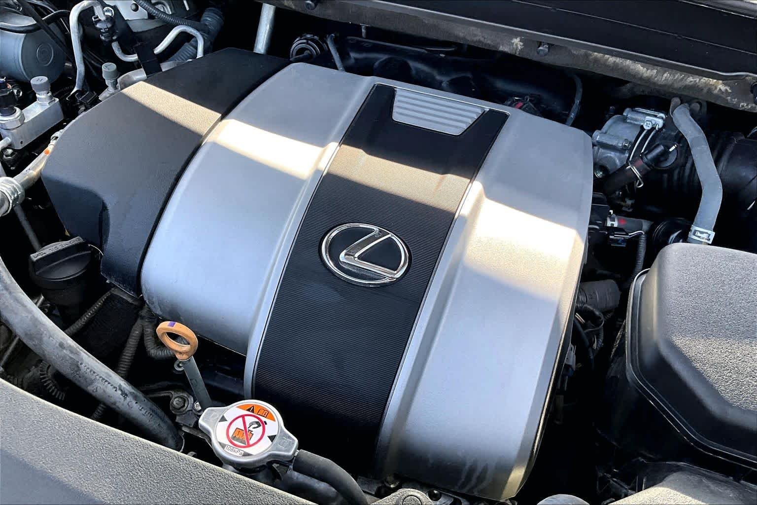 Used 2019 Atomic Silver Lexus  image 30