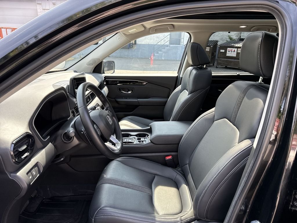 Used 2025 Crystal Black Pearl Honda Touring image 11