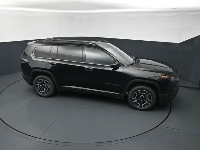 New 2026 Diamond Black Crystal Pearl-Coat Exterior Paint Jeep Laredo image 15