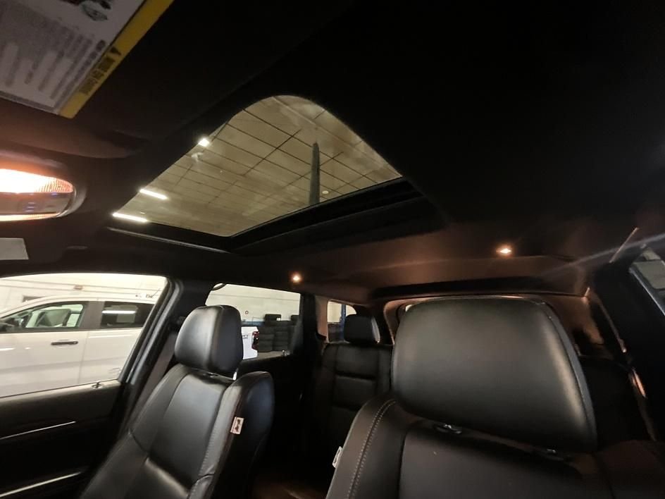 Used 2021 Blue Jeep Limited image 27