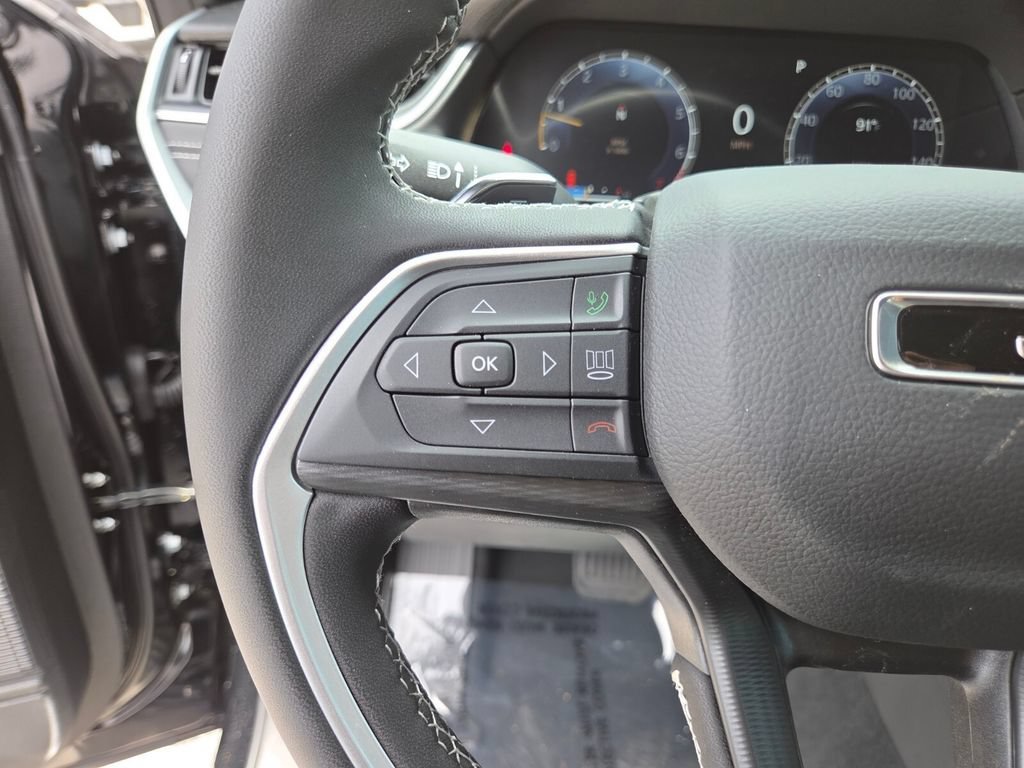 New 2026 Diamond Black Crystal Pearl-Coat Exterior Paint Jeep Laredo image 32