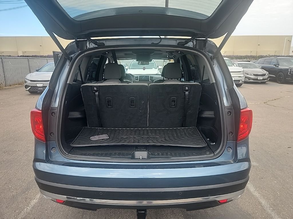 Used 2017  Honda Touring image 18