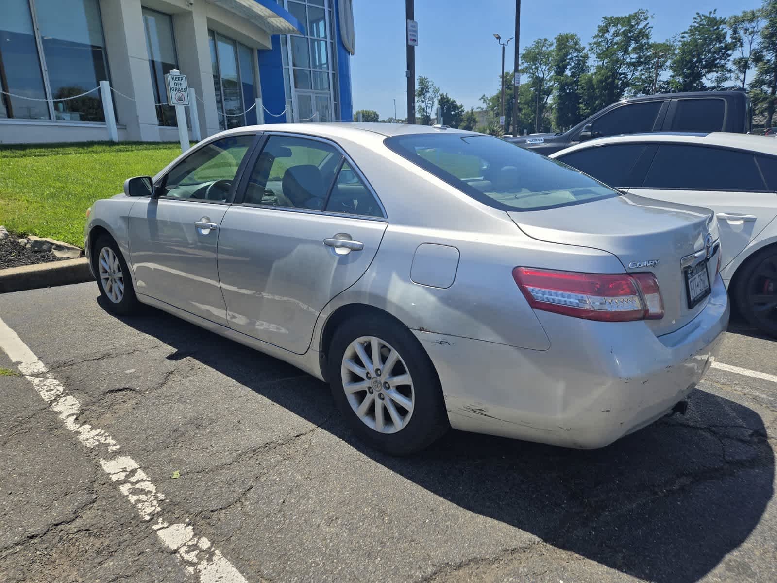 Used 2010 Classic Silver Metallic Toyota XLE image 11