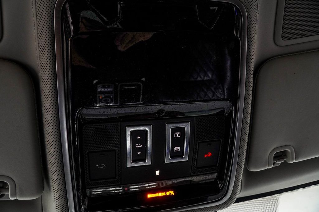 Used 2022 Black Land Rover SVAutobiography image 37