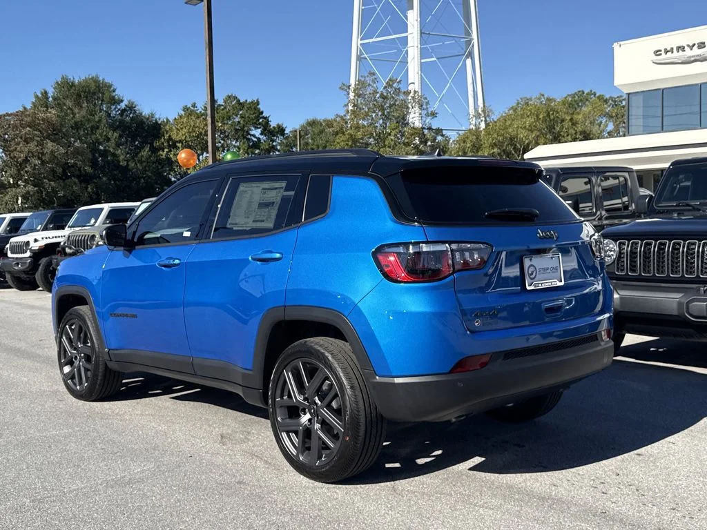 New 2026 Hydro Blue Pearl-Coat Exterior Paint Jeep Limited image 8