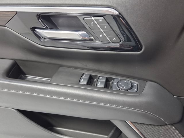 Used 2025 Black Chevrolet Z71 image 30