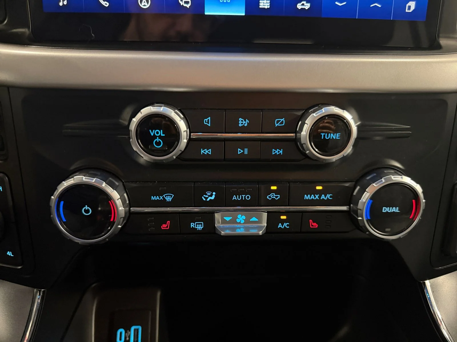 Used 2023 Blue Ford XLT image 18