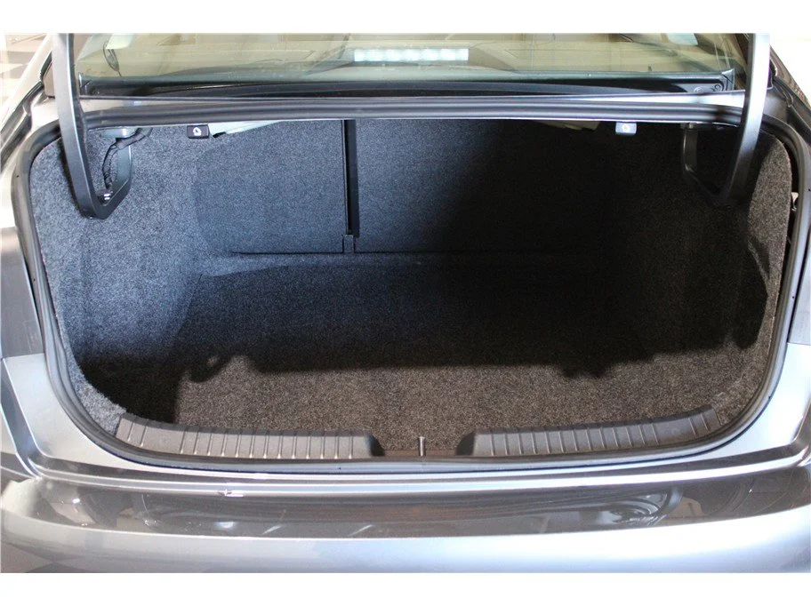2025 Volkswagen Jetta SE - Photo 12