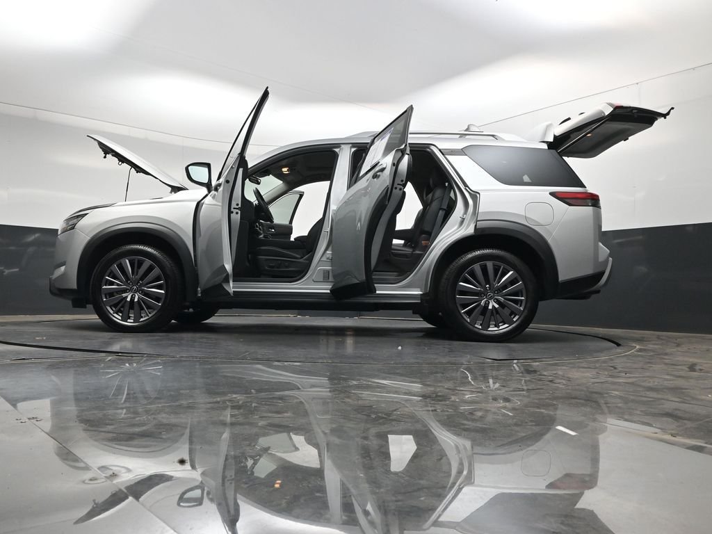 Used 2023 Silver Nissan SL image 42