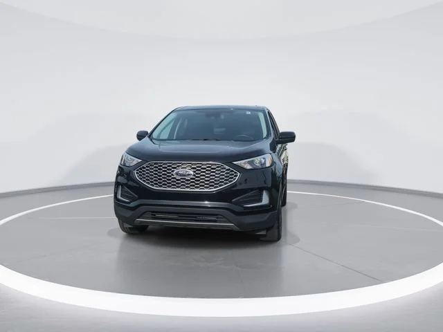 Used 2024 Black Ford SEL image 3