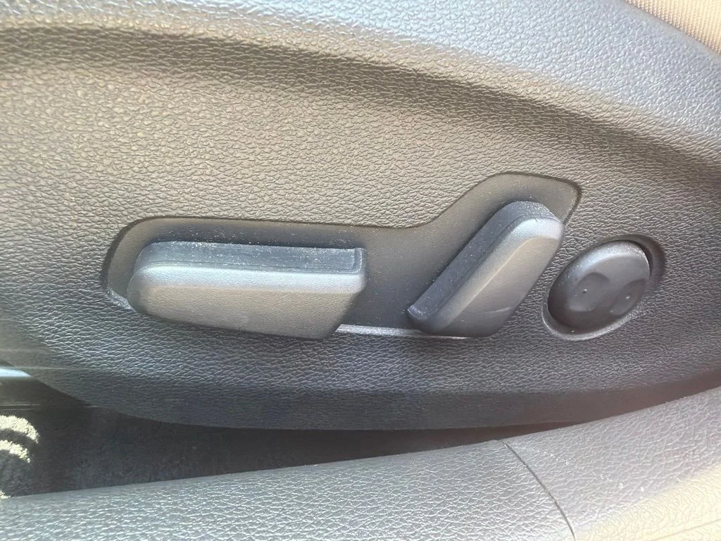 Used 2019 Red Hyundai SEL image 25
