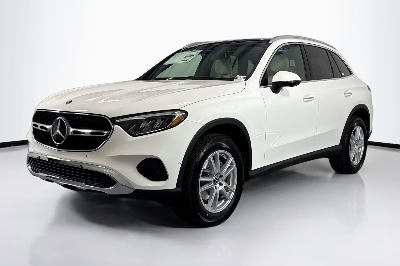 New 2026 Polar White Mercedes-Benz GLC 300 image 1