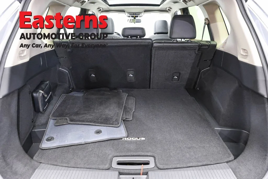 Used 2023 Gray Nissan SV image 9