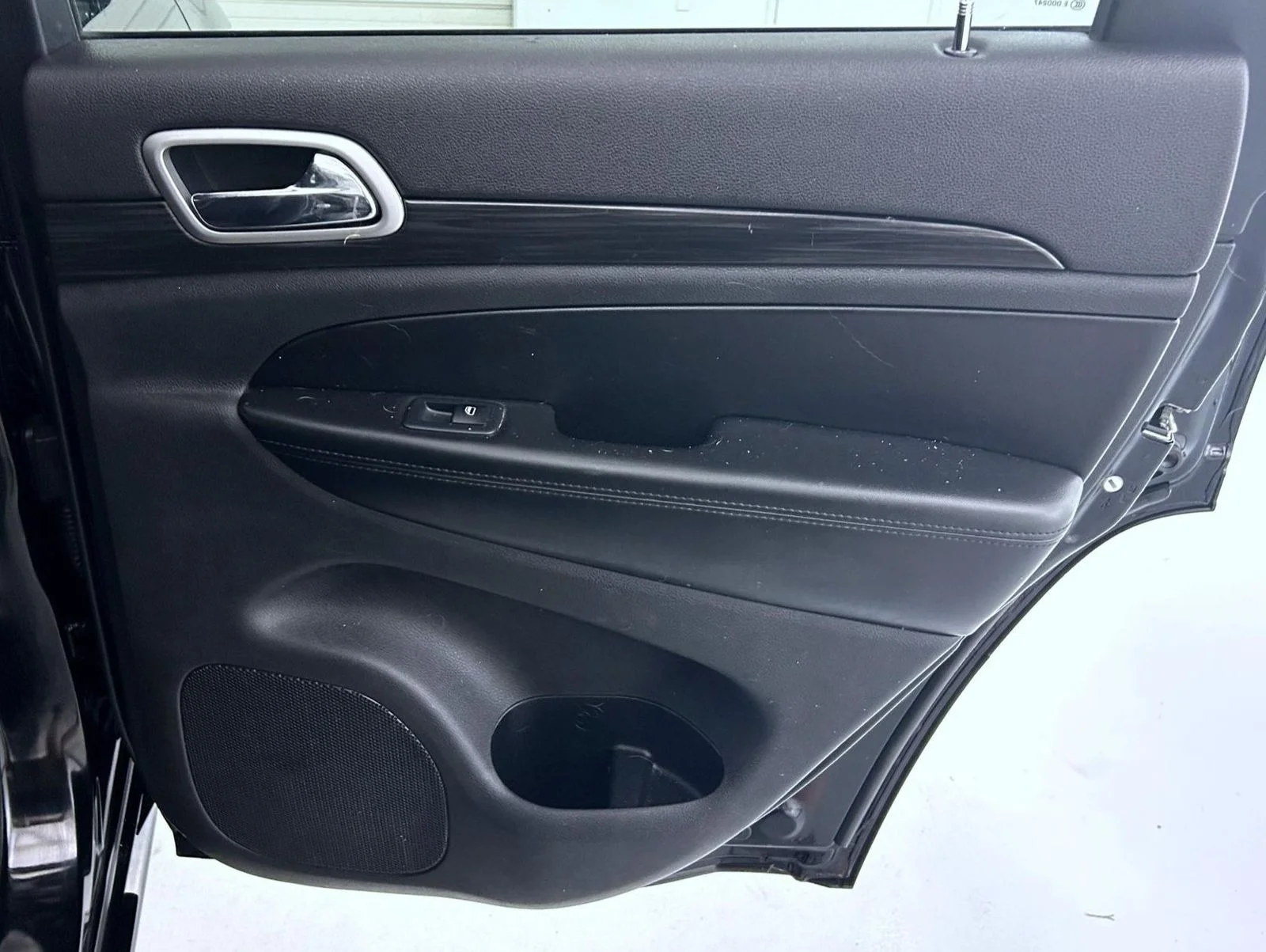 Used 2019 Black Jeep Altitude image 17