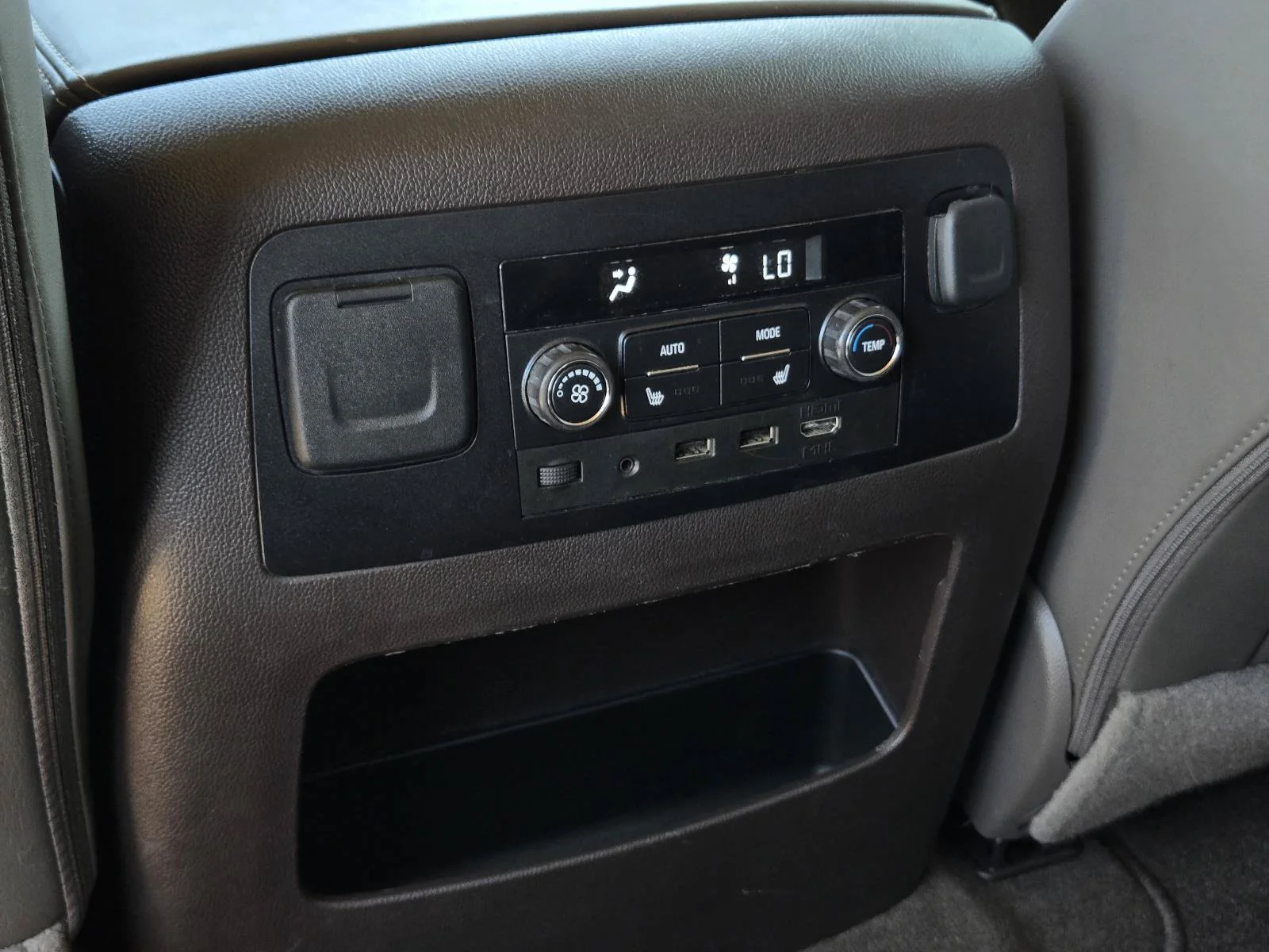 Used 2017 White Frost Tricoat GMC Denali image 36