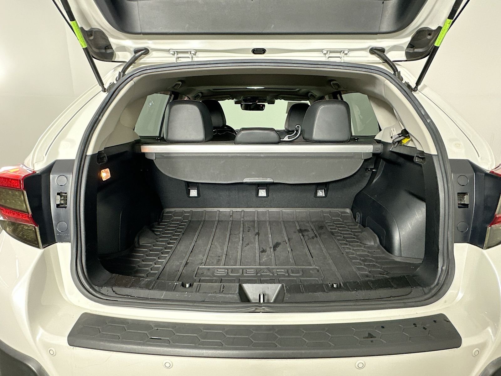 Used 2018 Crystal White Pearl Subaru 2.0i Limited image 27