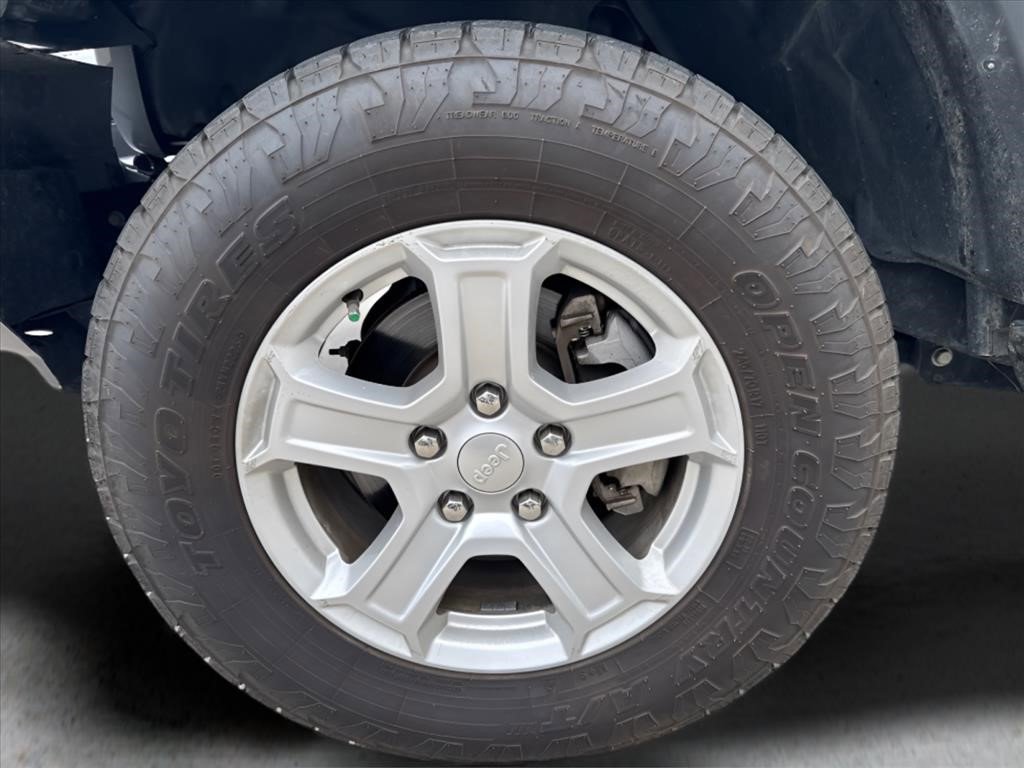 Used 2018 Sting-Gray Clearcoat Jeep Sport S image 9