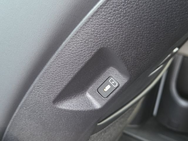 New 2027 White Kia LXS image 12