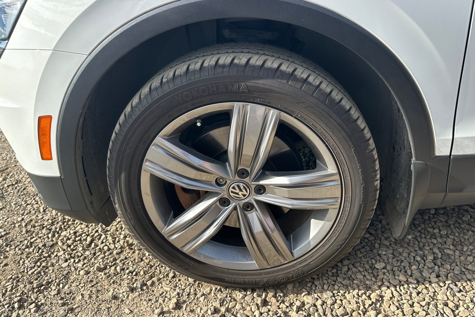 Used 2018 White Volkswagen SEL Premium image 4