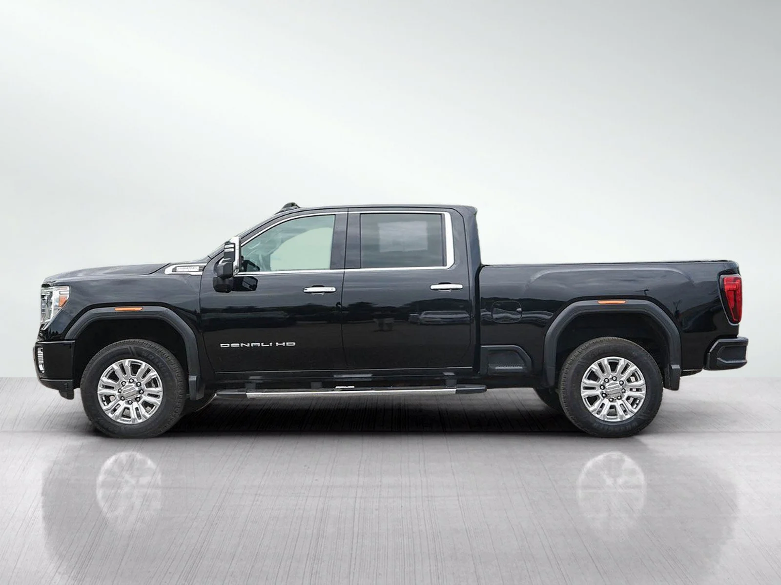 Used 2022 GMC Sierra 2500HD Denali with VIN 1GT19REY9NF130893 for sale in Roseville, Minnesota
