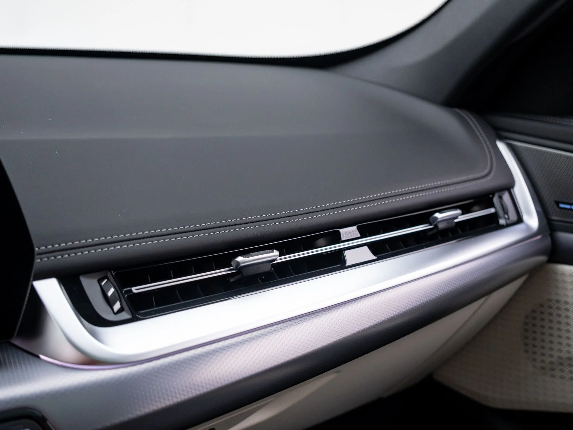 New 2026 White BMW xDrive28i image 30