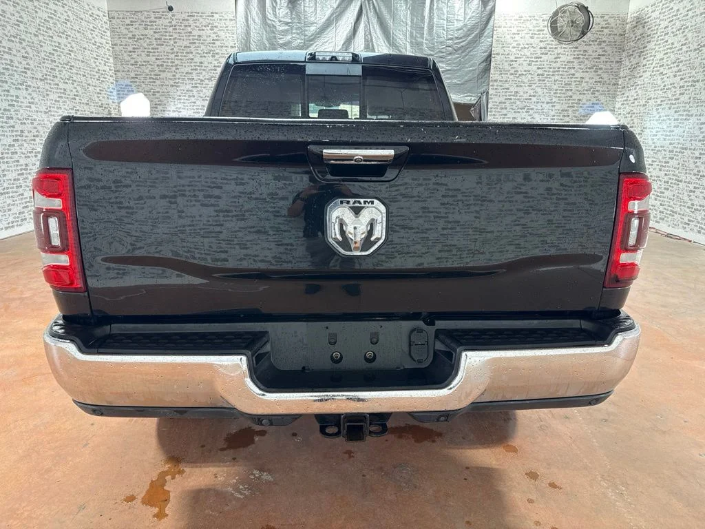 Used 2020 Diamond Black Crystal Pearlcoat Ram Laramie image 6