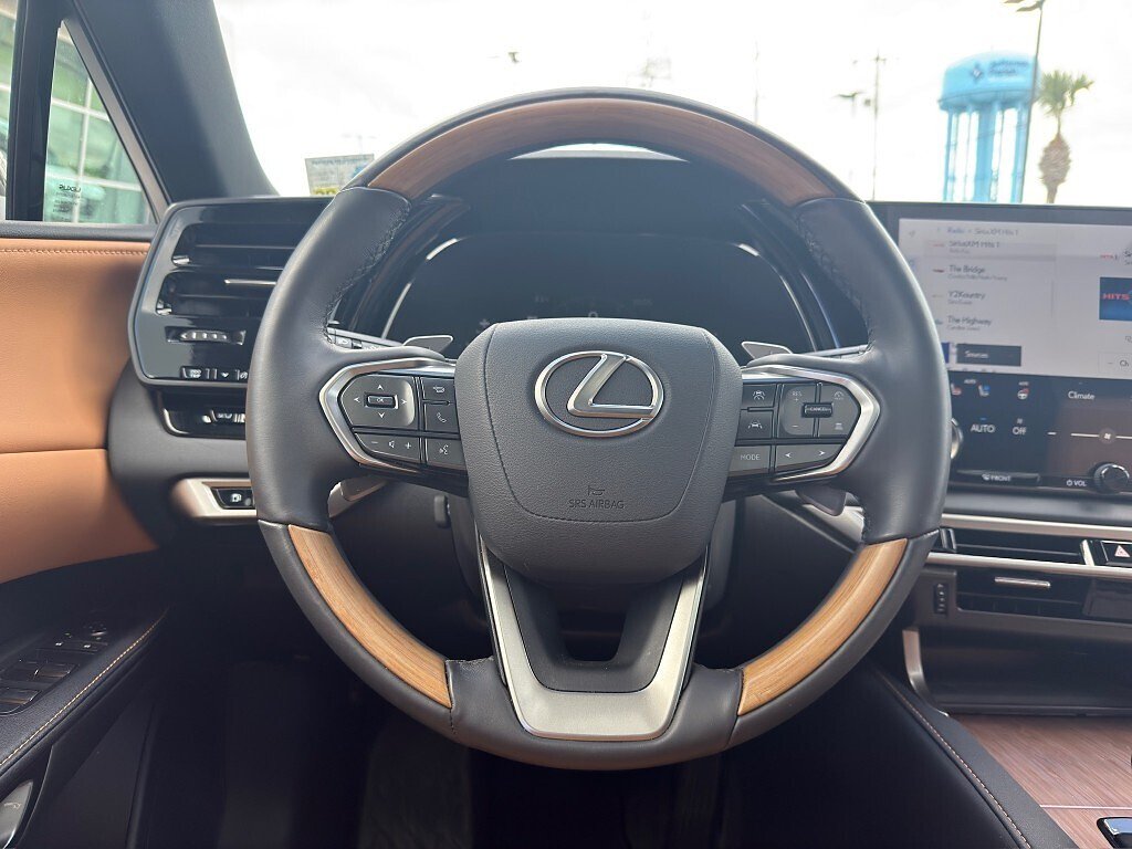 Certified Used 2025 NORI GREEN PEARL Lexus Premium image 16
