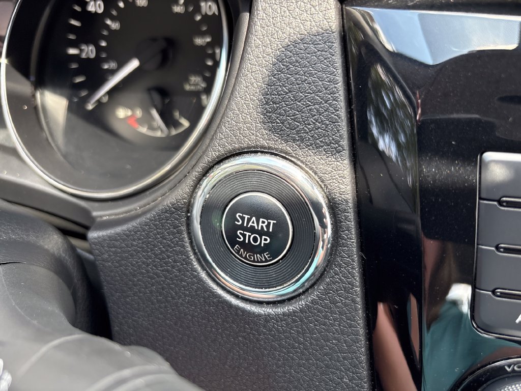 Used 2020 Red Nissan SV image 18